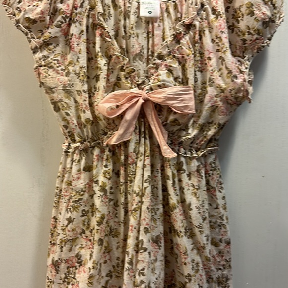 Motherhood Maternity Cotton Top. Size Med. Cream/Link Floral Short Sleeve - Picture 7 of 12